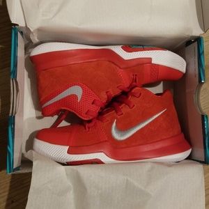 Nike Kyrie Irving Boys Sneakers